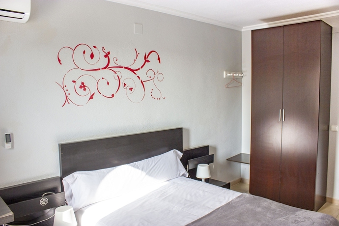 Imagen de la habitación del Hostal Alba, Torrevieja. Foto 17
