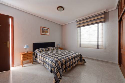 Imagen de la habitación del Hostal Alba, Torrevieja. Foto 3