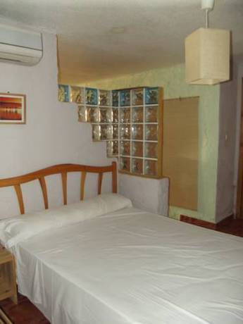 Imagen de la habitación del Hostal Alba, Torrevieja. Foto 5