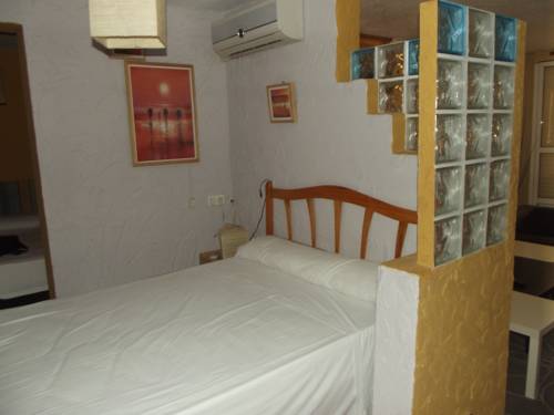 Imagen de la habitación del Hostal Alba, Torrevieja. Foto 6