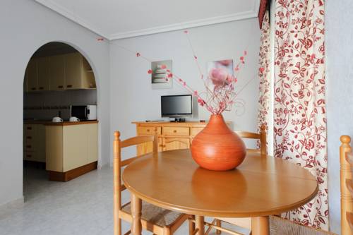 Imagen de la habitación del Hostal Alba, Torrevieja. Foto 10