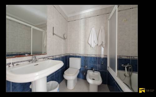 Imagen de la habitación del Hostal Alba, Torrevieja. Foto 14