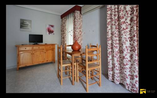 Imagen de la habitación del Hostal Alba, Torrevieja. Foto 15