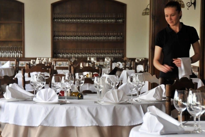 Imagen del bar/restaurante del Hostal Alberana. Foto 4