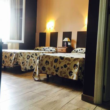 Imagen de la habitación del Hostal Alcarayón. Foto 7