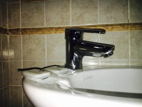 Imagen de la habitación del Hostal Alcarayón. Foto 10