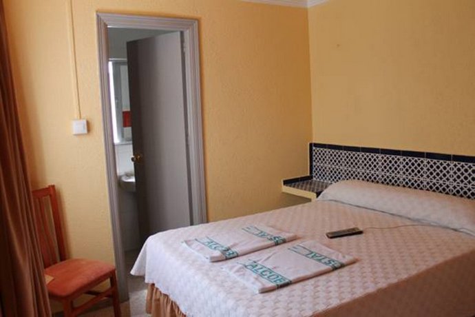 Imagen de la habitación del Hostal Alcobia. Foto 3