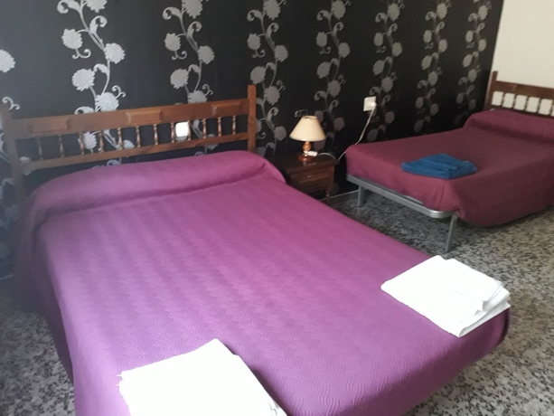 Imagen de la habitación del Hostal Alcorisa. Foto 3