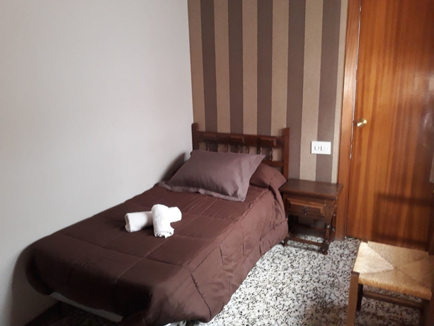 Imagen de la habitación del Hostal Alcorisa. Foto 4