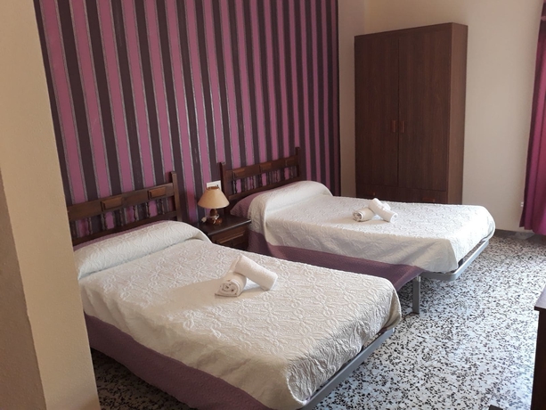 Imagen de la habitación del Hostal Alcorisa. Foto 9