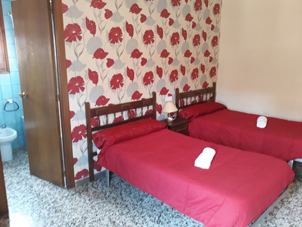 Imagen de la habitación del Hostal Alcorisa. Foto 11