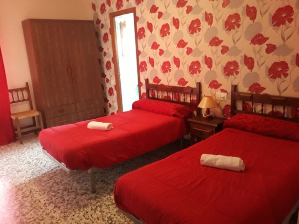 Imagen de la habitación del Hostal Alcorisa. Foto 13