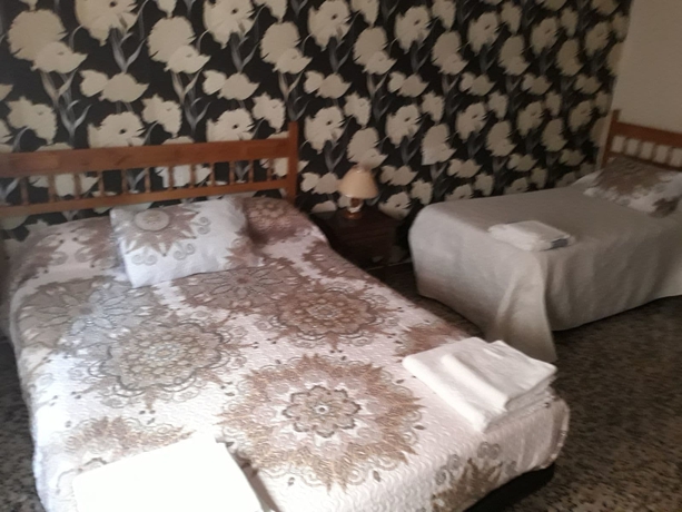 Imagen de la habitación del Hostal Alcorisa. Foto 14
