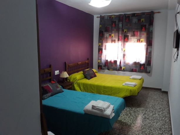 Imagen de la habitación del Hostal Alcorisa. Foto 15