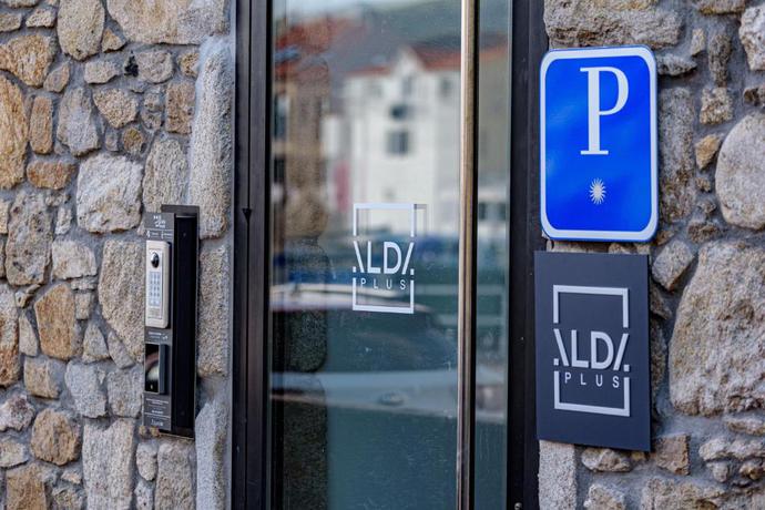 Imagen de los exteriores del Hostal Alda Corrubedo. Foto 11