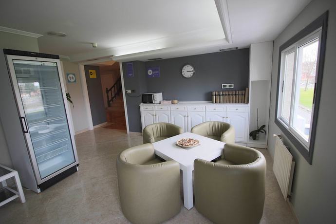 Imagen de los interiores del Hostal Alda Puerta Coruña. Foto 5