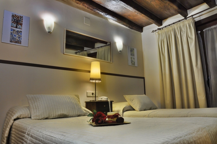 Imagen de la habitación del Hostal Alfonso Xii, Toledo. Foto 14