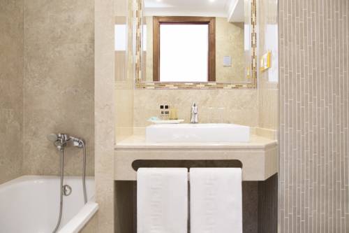 Imagen de la habitación del Hostal Alhambra, Nerja. Foto 7