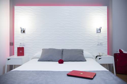 Imagen de la habitación del Hostal Alhambra, Nerja. Foto 9