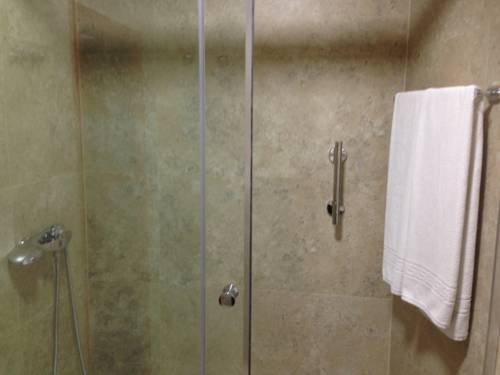 Imagen de la habitación del Hostal Alhambra, Nerja. Foto 11