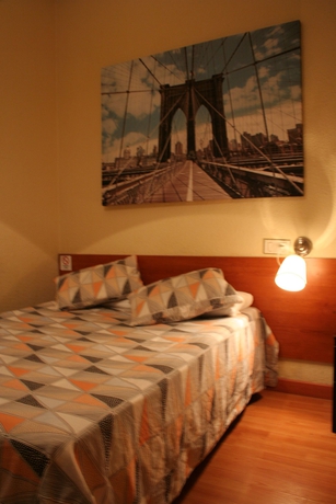 Imagen de la habitación del Hostal Alicante, Centro de Madrid. Foto 8