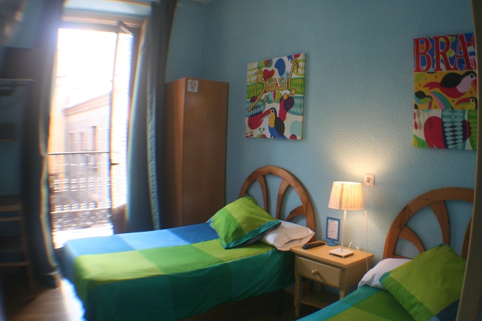 Imagen de la habitación del Hostal Alicante, Centro de Madrid. Foto 9