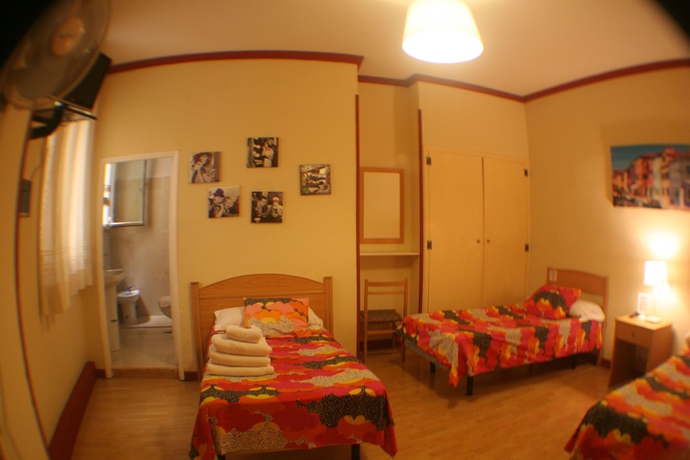 Imagen de la habitación del Hostal Alicante, Centro de Madrid. Foto 12