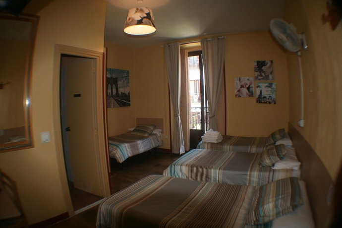 Imagen de la habitación del Hostal Alicante, Centro de Madrid. Foto 14