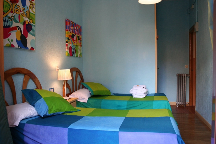 Imagen de la habitación del Hostal Alicante, Centro de Madrid. Foto 16