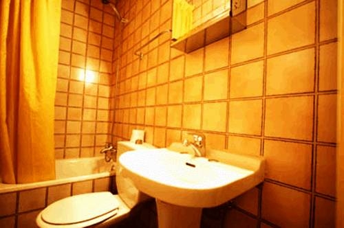 Imagen de la habitación del Hostal Almanzor, Barrio de las Letras. Foto 6