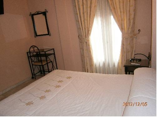 Imagen de los exteriores del Hostal Almanzor, Córdoba. Foto 14