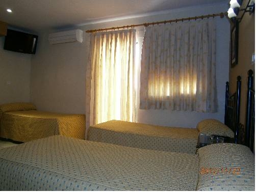 Imagen de los exteriores del Hostal Almanzor, Córdoba. Foto 15