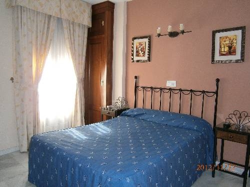 Imagen de la habitación del Hostal Almanzor, Córdoba. Foto 6