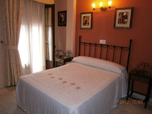 Imagen de la habitación del Hostal Almanzor, Córdoba. Foto 10