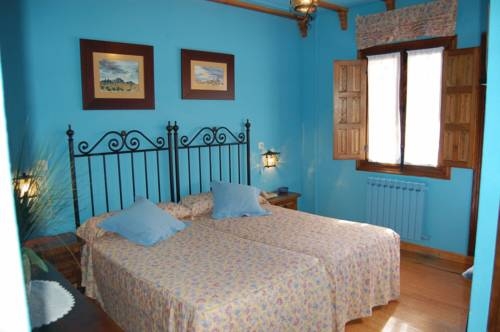 Imagen de la habitación del Hostal Almanzor, Navarredonda Gredos. Foto 7