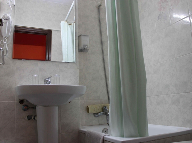 Imagen de la habitación del Hostal Alogar. Foto 9