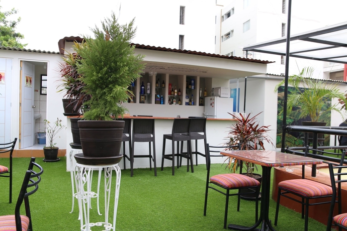 Imagen de los interiores del Hostal Alpes Lima. Foto 17