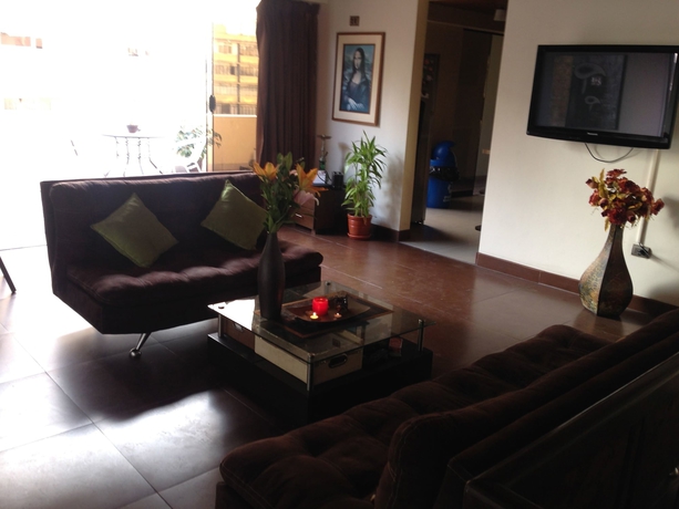 Imagen de los interiores del Hostal Alpes Lima. Foto 18