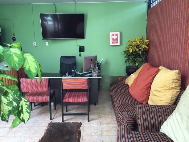 Imagen de los interiores del Hostal Alpes Lima. Foto 19