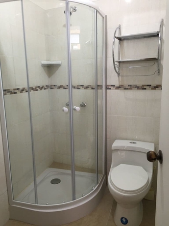 Imagen de la habitación del Hostal Alpes Lima. Foto 13