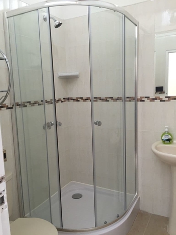 Imagen de la habitación del Hostal Alpes Lima. Foto 15