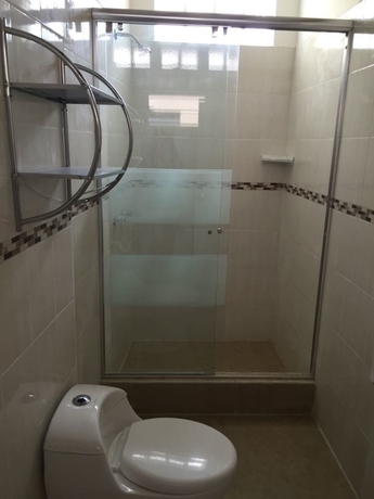 Imagen de la habitación del Hostal Alpes Lima. Foto 16