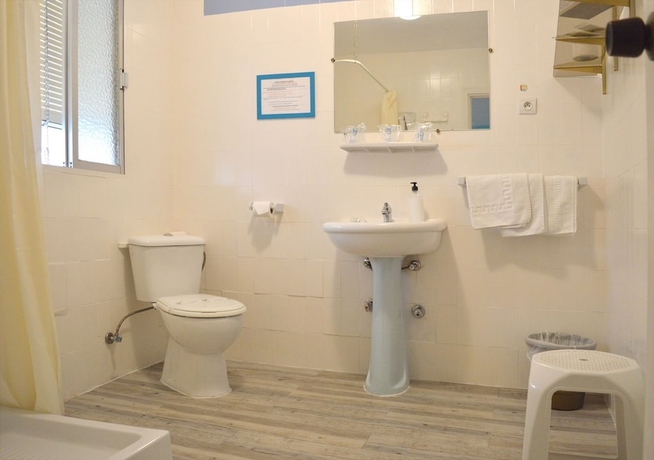 Imagen de la habitación del Hostal Altamar, Almuñecar. Foto 5