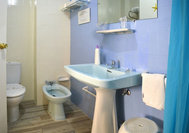 Imagen de la habitación del Hostal Altamar, Almuñecar. Foto 14