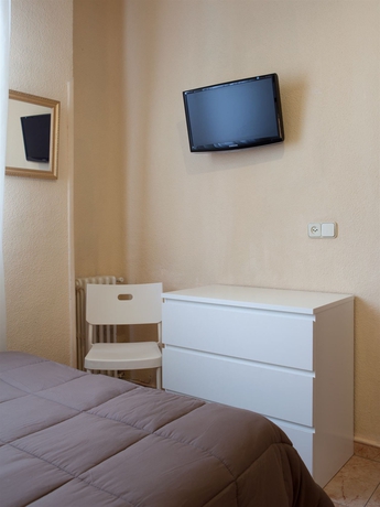 Imagen de la habitación del Hostal América, Centro de Madrid. Foto 1