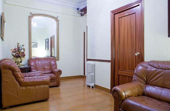 Imagen de los interiores del Hostal América, Centro de Madrid. Foto 14