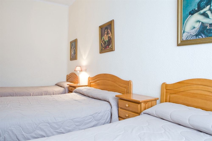 Imagen de la habitación del Hostal América, Centro de Madrid. Foto 6