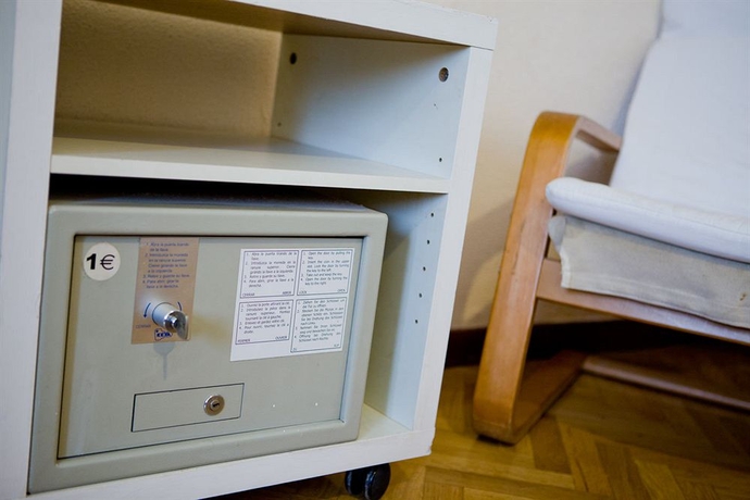 Imagen de la habitación del Hostal América, Centro de Madrid. Foto 7