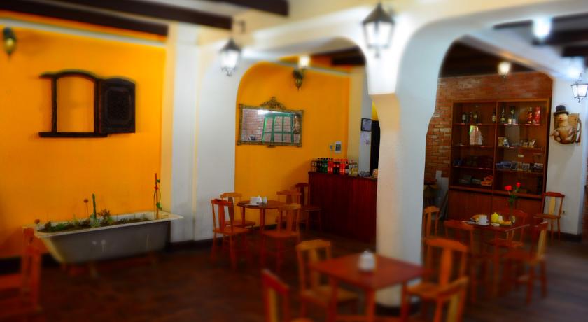 Imagen del bar/restaurante del Hostal Anata, La Paz. Foto 3