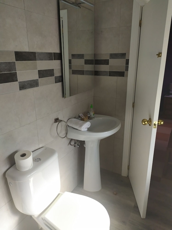 Imagen de la habitación del Hostal Andalucia, Arcos de la Frontera. Foto 13